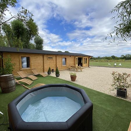 Inviting 3-Bedroom Lodge In Ashton Under Hill 이브샘 외부 사진