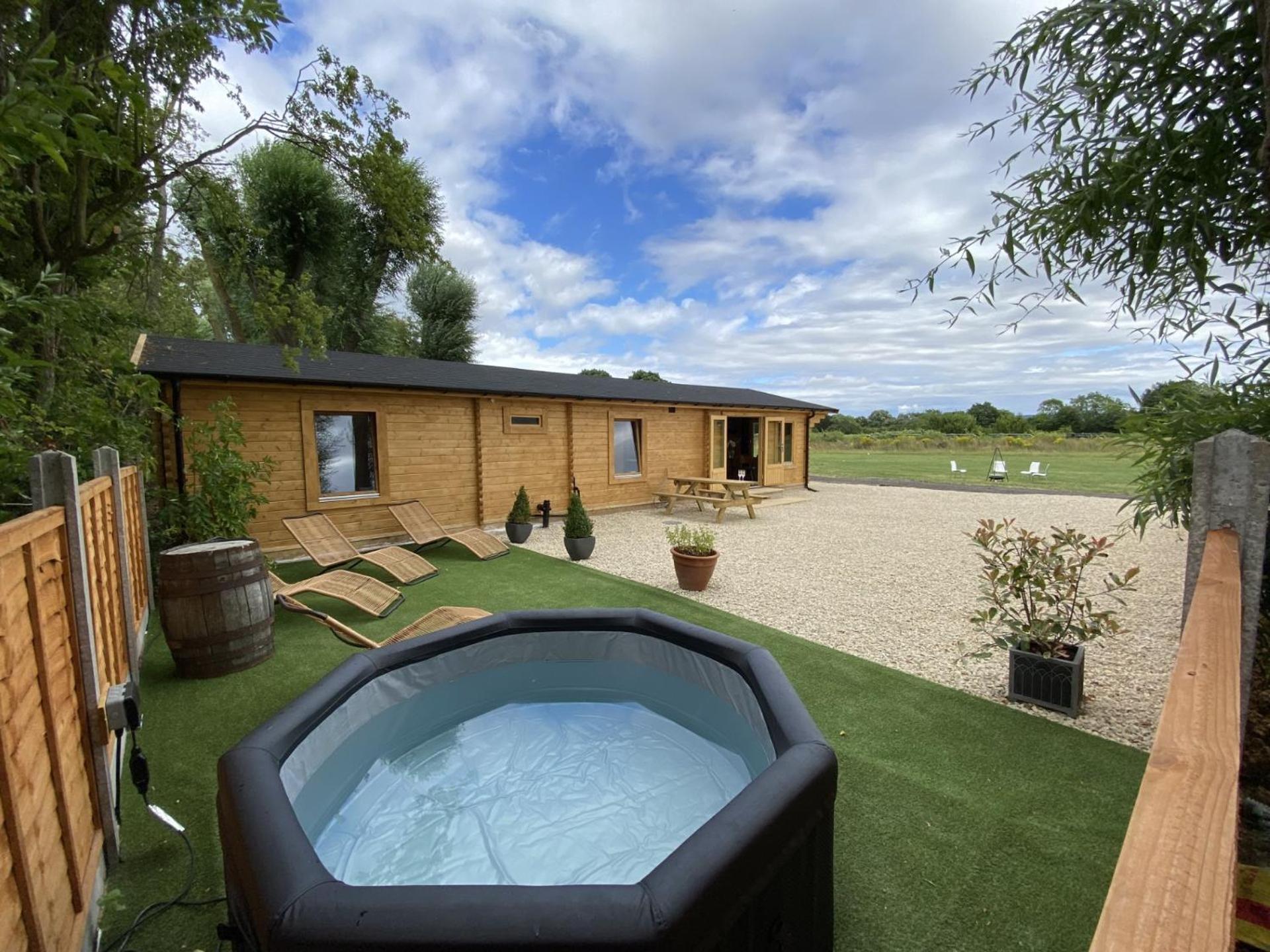 Inviting 3-Bedroom Lodge In Ashton Under Hill 이브샘 외부 사진